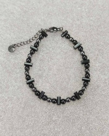 1  βραχιολι  αιματητες στρογγυλες μακροστενα. (1)